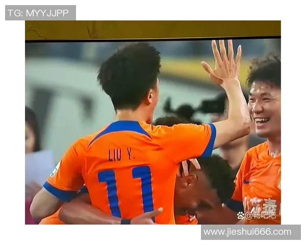 足球球队带你领略激情四溢的赛场瞬间与团队精神的完美结合